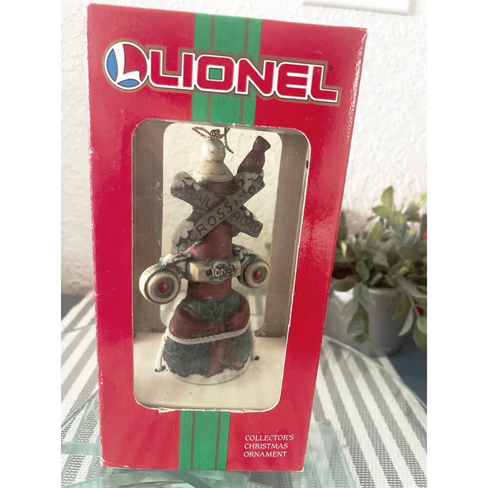 NEW Lionel 1st Edition Porcelain Ornament Collectors Lighted Railroad Crossing
